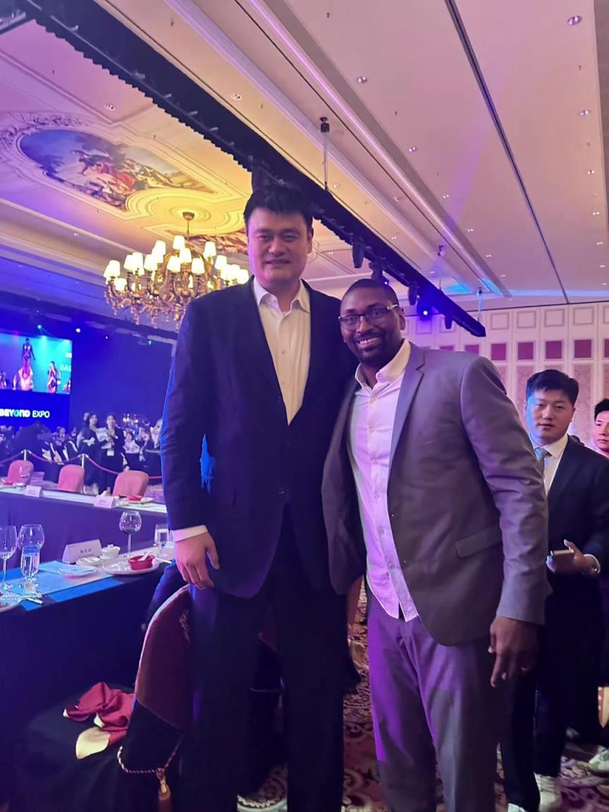 阿泰斯特曬與姚明合照：這是我最喜歡的隊友 姚??！