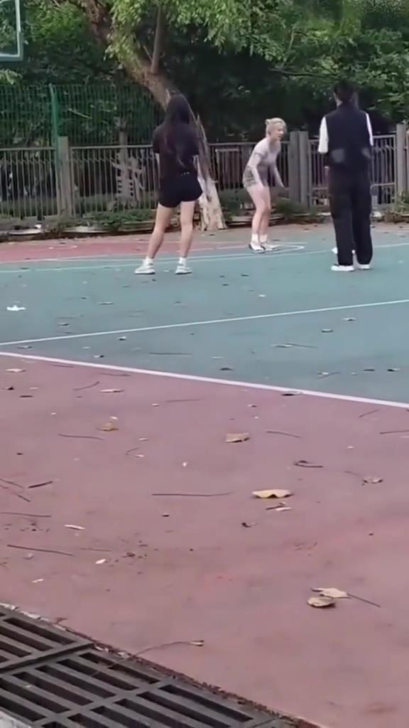 上來就背打女生的男人，真的活該沒有女朋友啊