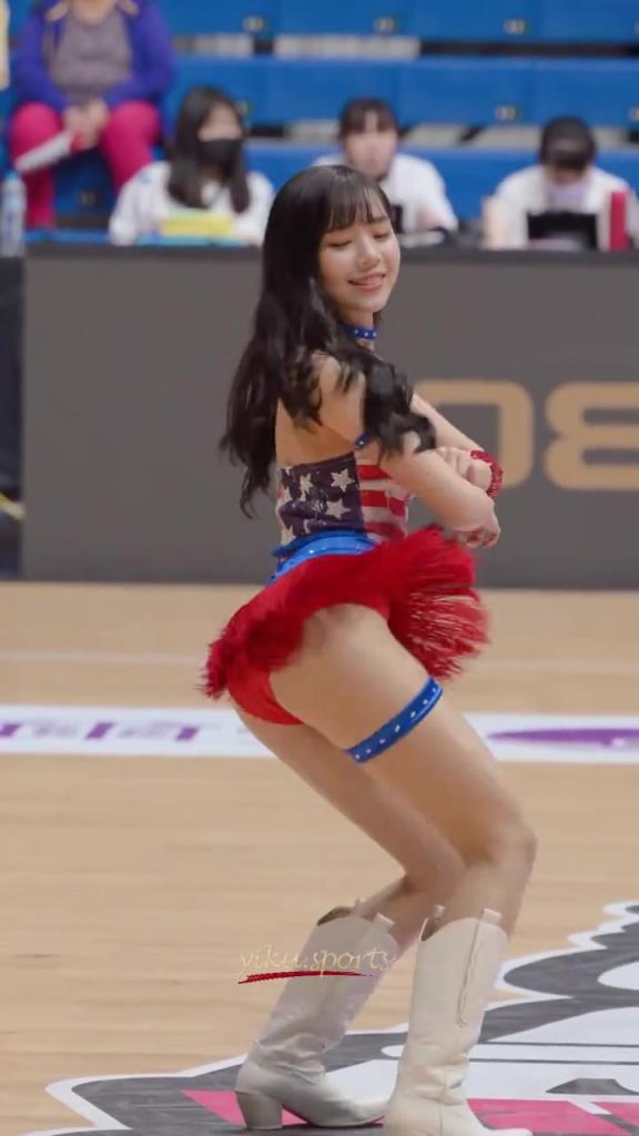 最好的啦啦隊(duì)小姐姐！自信，健康充滿活力！